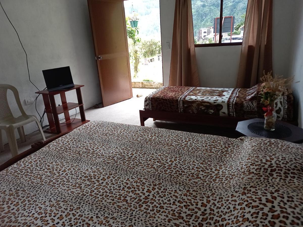 Montano Camping & Hostel Baños Exteriér fotografie